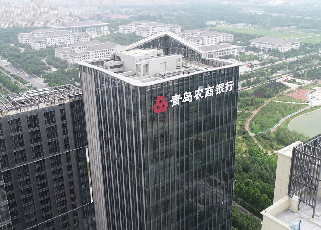 青岛农商银行大厦丨幕墙发光字工程现场图五 青岛农商银行大厦丨幕墙发光字工程现场图五