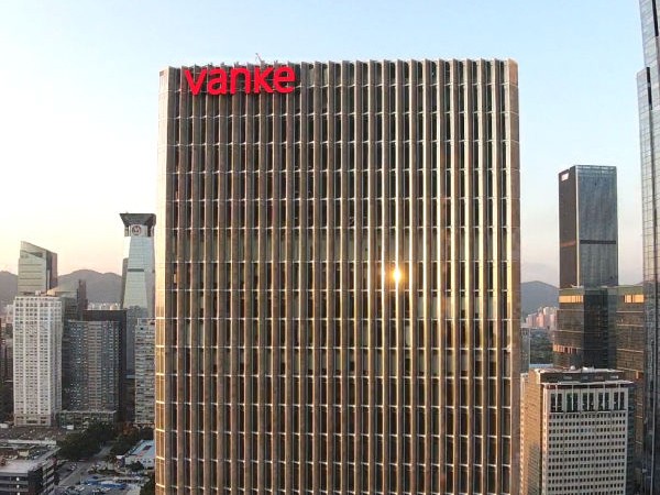 玻璃幕墙发光字广告牌多少钱一平方？