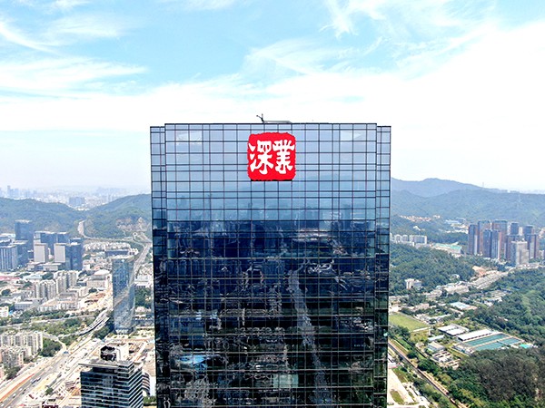 幕墙发光字按平方米计价还是按字数计价？