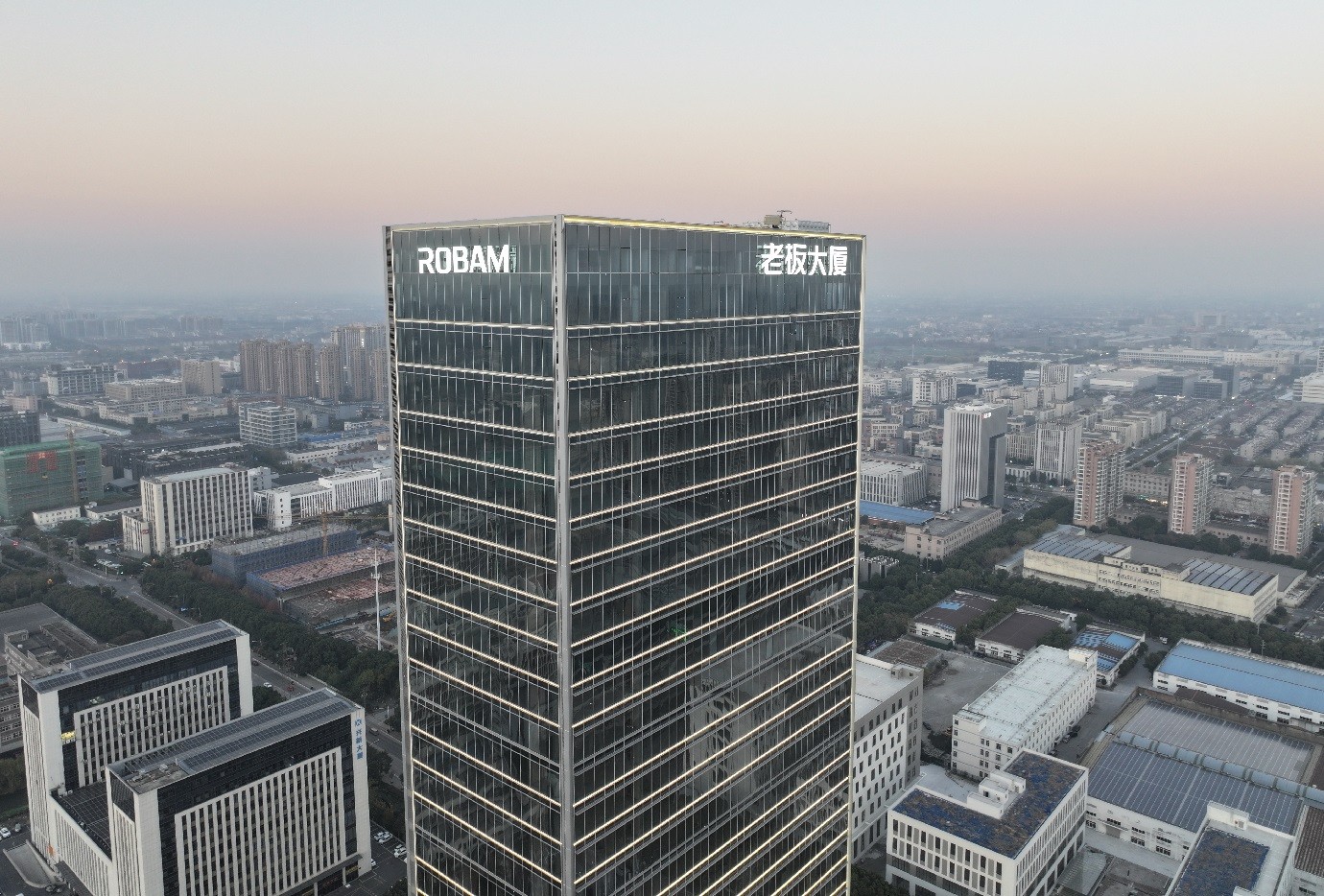 大厦楼体发光字厂家质保期多久? 大厦楼体发光字厂家质保期多久?