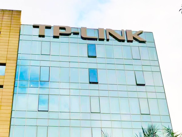 深圳普联技术集团工业园丨楼体发光字工程现场图一 深圳普联技术集团工业园丨楼体发光字工程现场图一